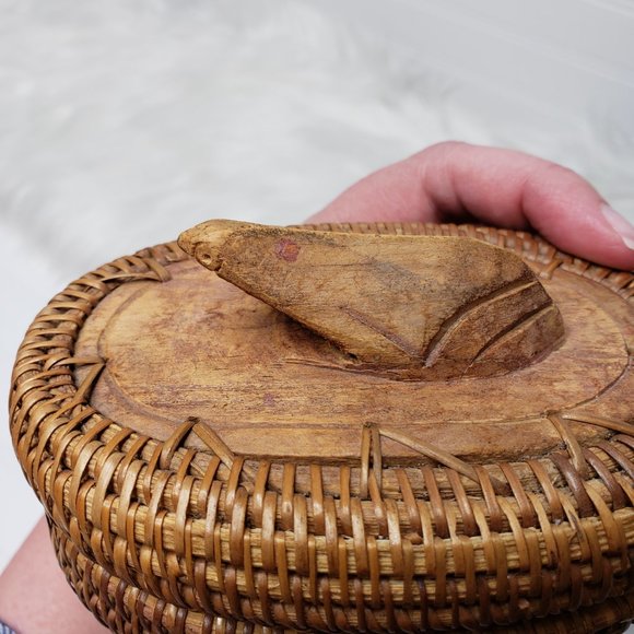 VTG Lombok Carved Wood Frog Rattan Basket Weave Indonesian Island Trinket Box - Picture 11 of 11